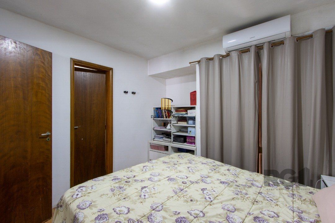Excelente oportunidade de casa à venda em condomínio fechado no Reserva Guarujá, localizado na Avenida da Serraria em Porto Alegre.