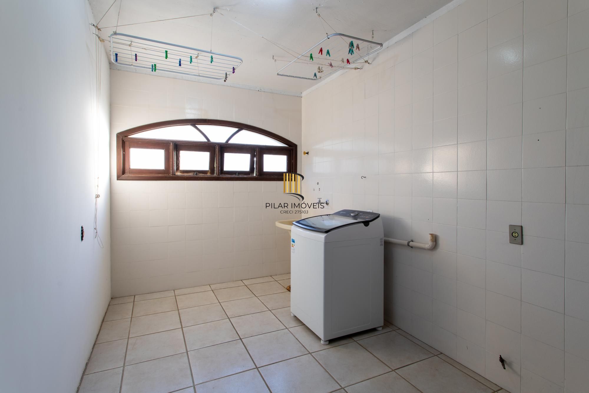 Casa em Condomínio à venda com 5 dormitórios, 565m² e 4 vagas no Condominio Jardim do Sol, Zona Sul de Porto Alegre
