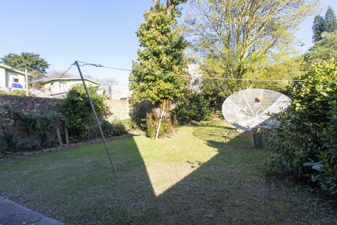 Casa para Venda - 300m², 3 dormitórios, sendo 1 suites, 4 vagas - Tristeza