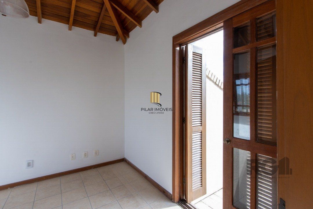 Casa 4 dormitórios no bairro Ipanema