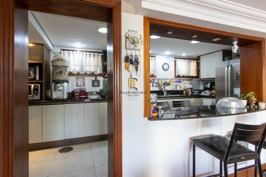 Casa 3 dormitórios no bairro Medianeira