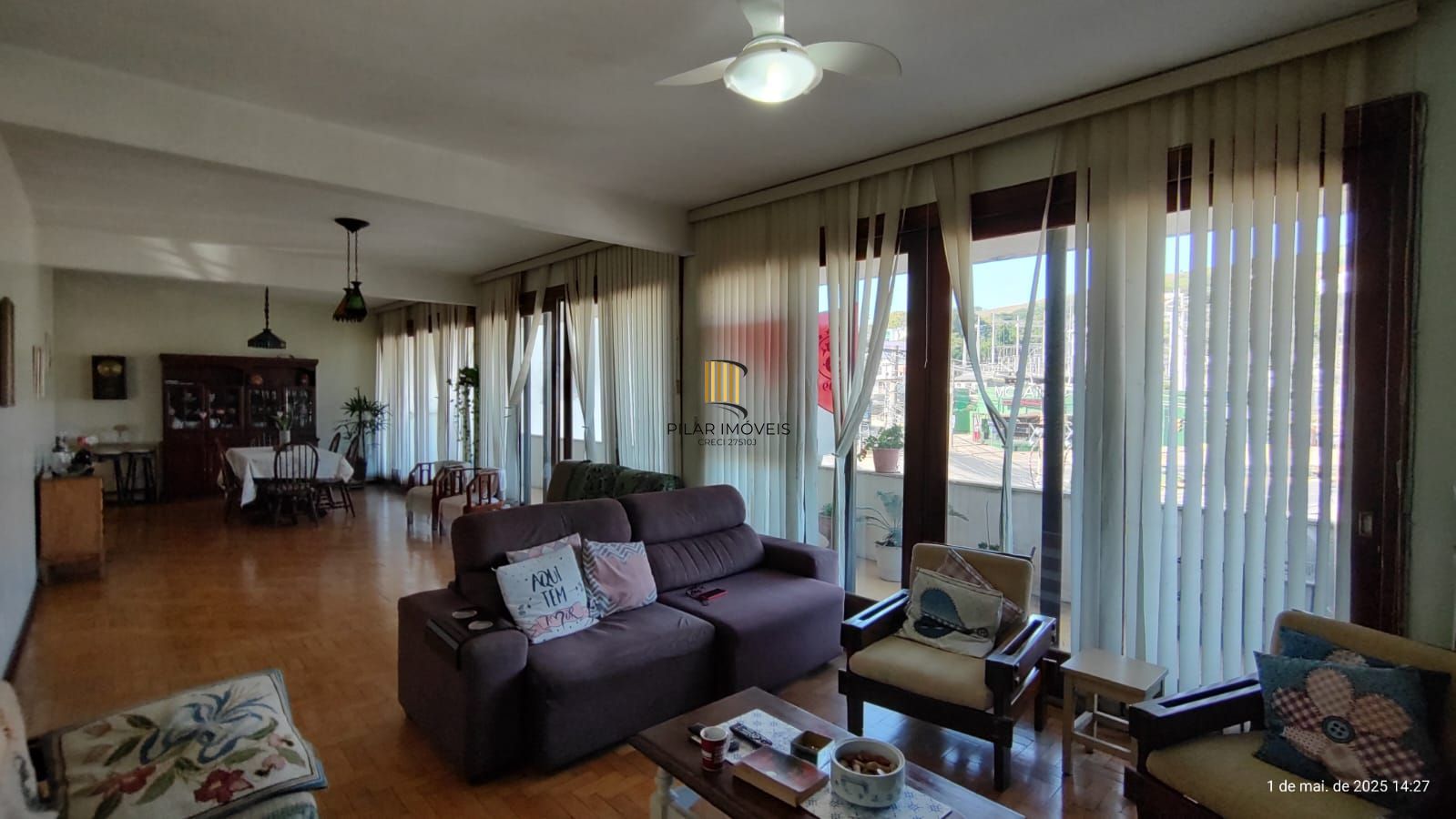 Apartamento de 4 dormitórios, 2 suítes, living amplo e arejado com sacada. - Pilar Imóveis