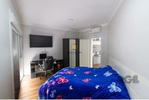 Casa 3 dormitórios no bairro Guarujá