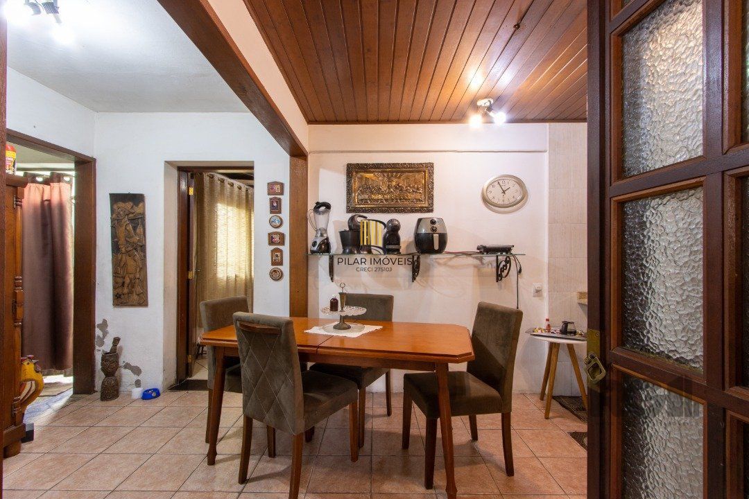 Casa de Condomínio 4 dormitórios no bairro Hípica