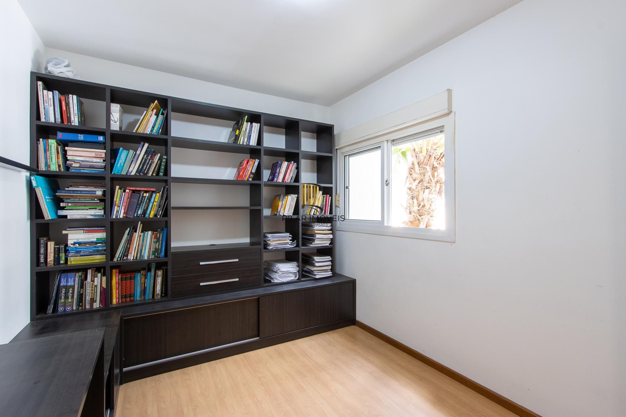 Apartamento com 2 dormitórios (reversível para 3) e 1 vaga escriturada  à venda no coração de Ipanema