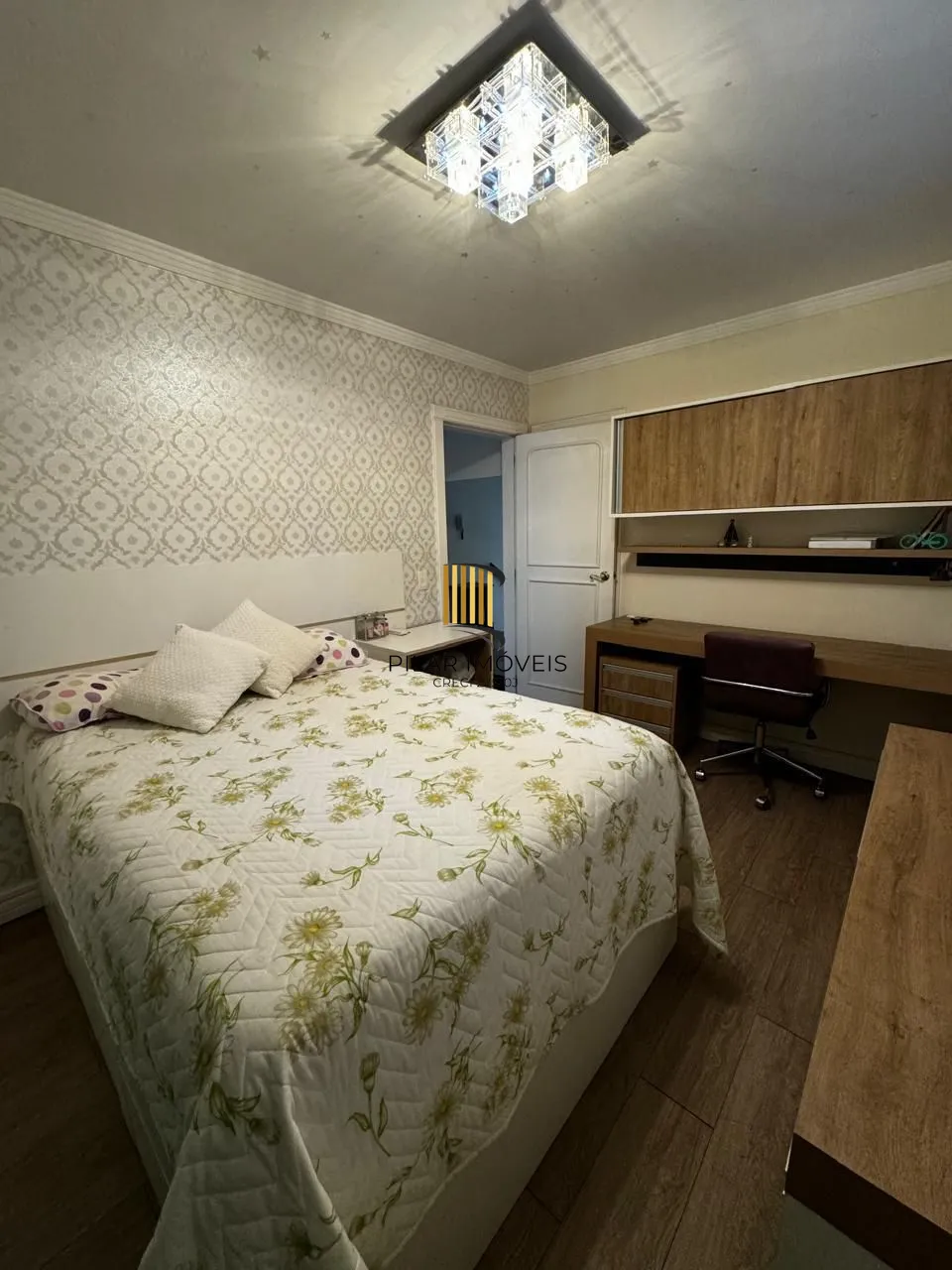 Casa 5 dormitórios no bairro Chácara das Pedras