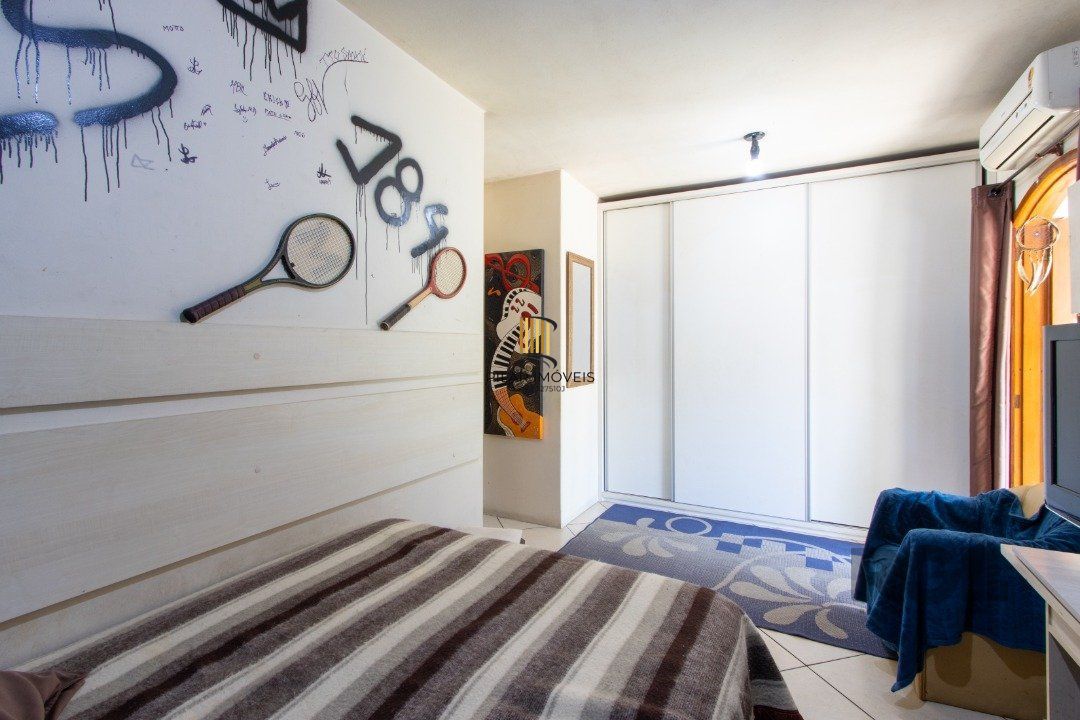 Casa de Condomínio 4 dormitórios no bairro Hípica