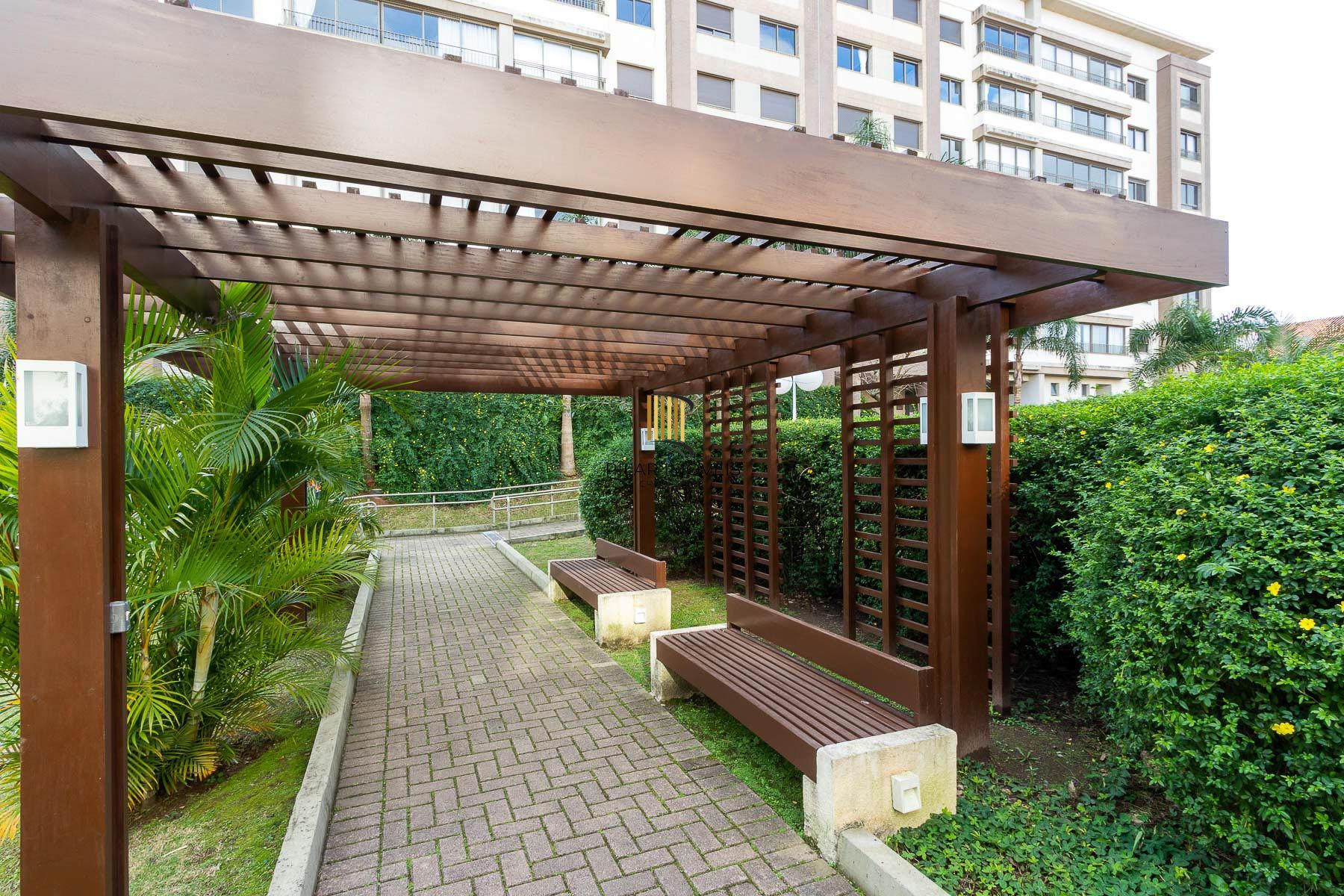 Apartamento totalmente reformado e impecável para locação - 3 quartos sendo uma suíte - Bairro Cavalhada