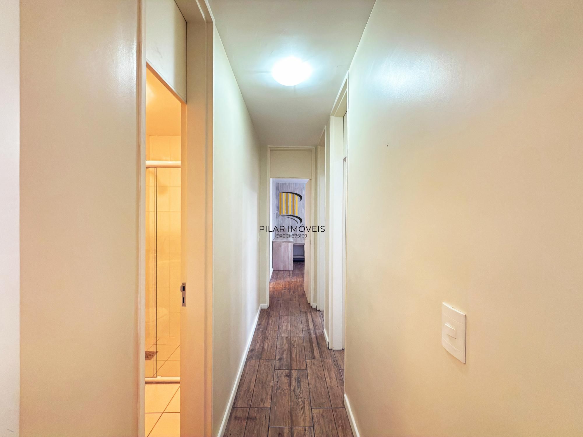 Apartamento de 3 dormitórios, 1 suíte e 2 vagas de garagem cobertas.