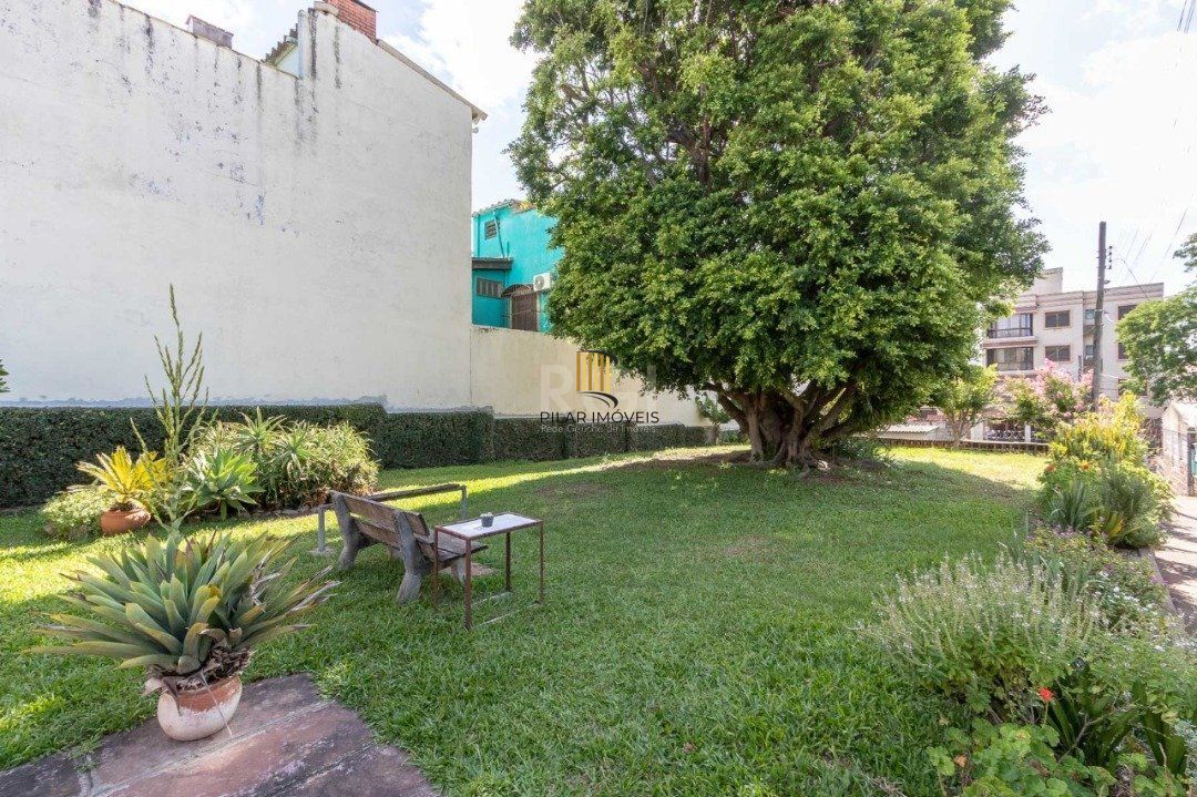 Casa térrea no Residencial Butui, possui 3 dormitórios, living espaçoso, cozinha funcional, banheiro social, área de serviço independente e pátio privativo