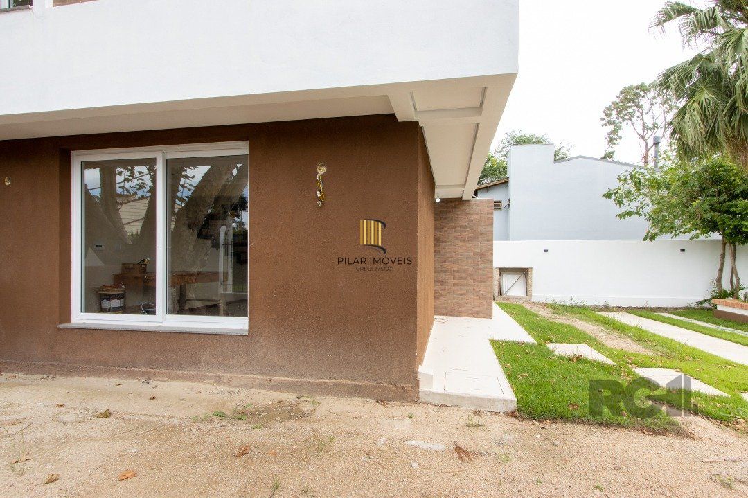 Casa 2 dormitórios no bairro Guarujá