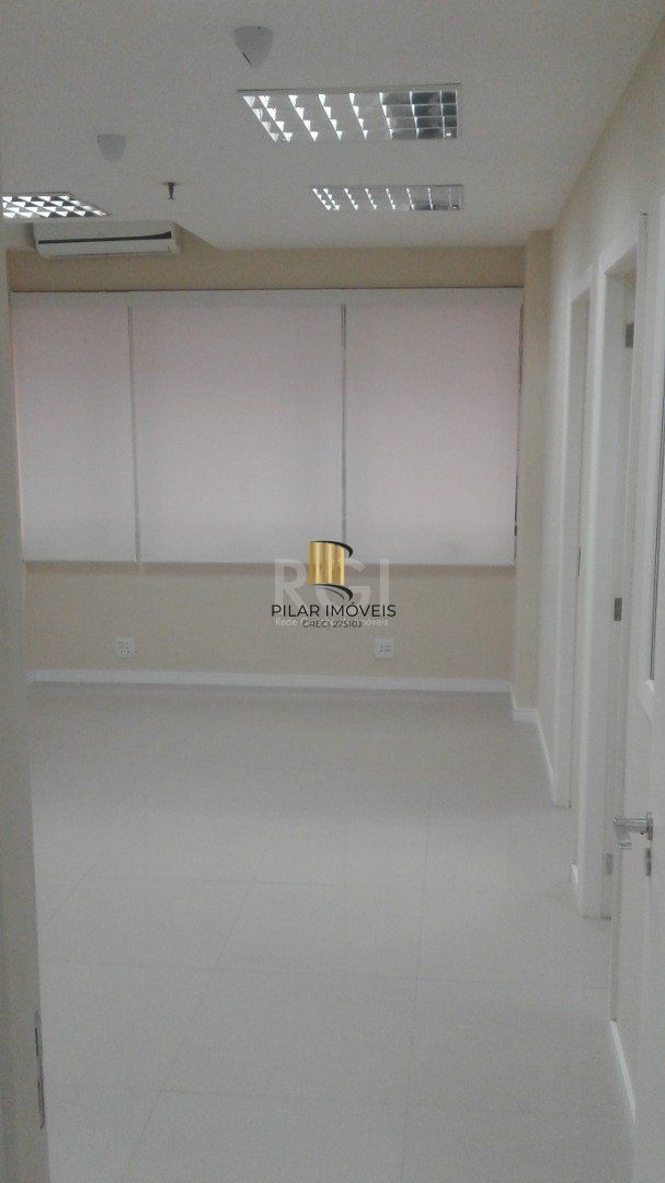 Com uma área privativa de 77.9m² e área total de 110.3m², essa sala é perfeita