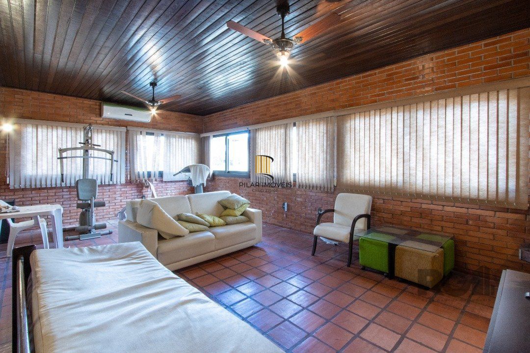 Casa para Venda - 500m², 4 dormitórios, sendo 1 suites, 4 vagas - Coronel Aparício Borges