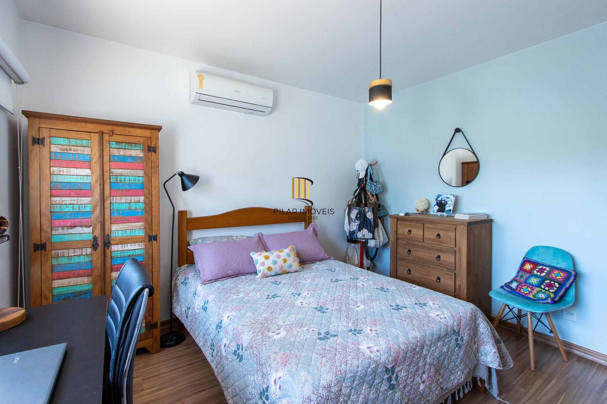 Casa 2 dormitórios no bairro Hípica