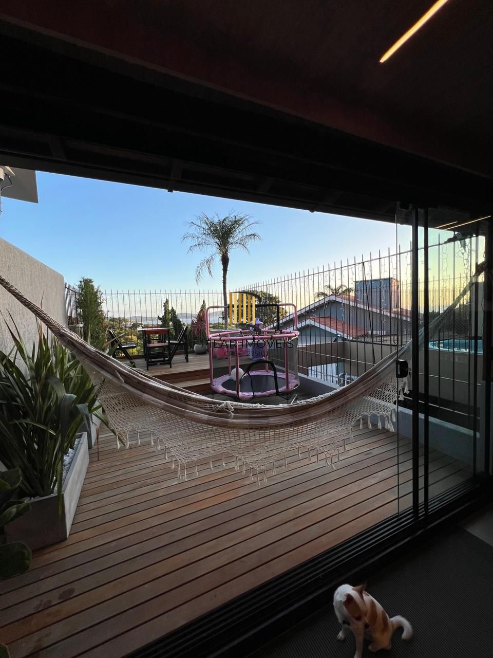 Casa em condomínio fechado para venda no bairro Jardim Isabel, com aproximadamente 204m² de área privativa,.