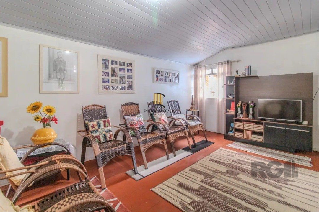 Casa para Venda - 251m², 5 dormitórios, 3 vagas - Nonoai