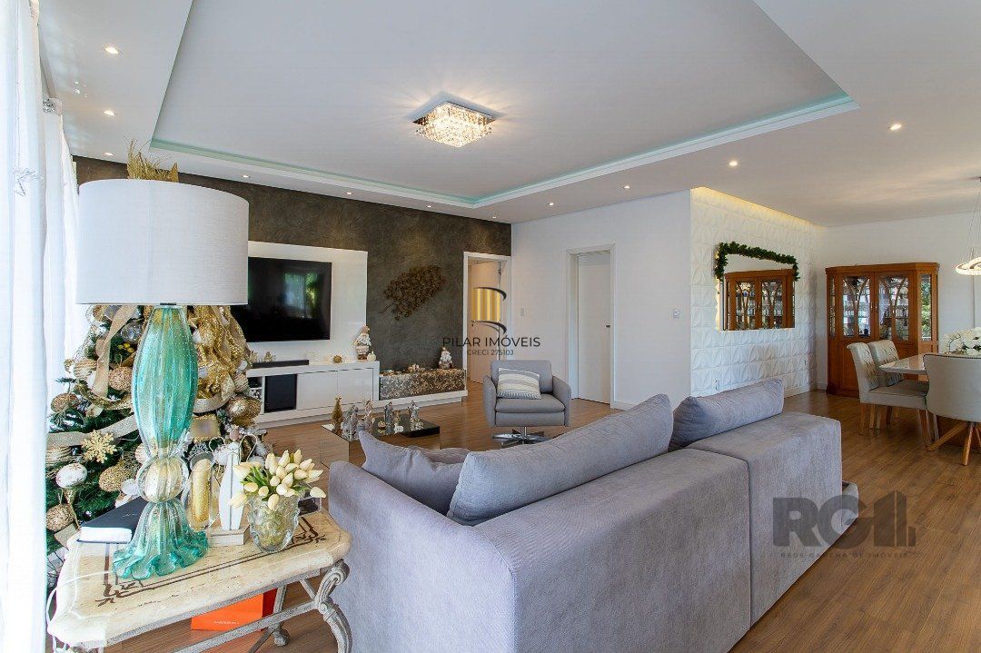 Apartamento com uma cobertura horizontal com 329,10 m² privativos com suíte