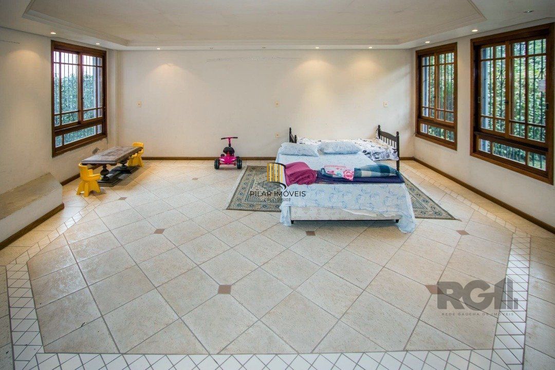 Sobrado com 6 suites, lareira, lavabo, pátio - Bairro Belém Velho