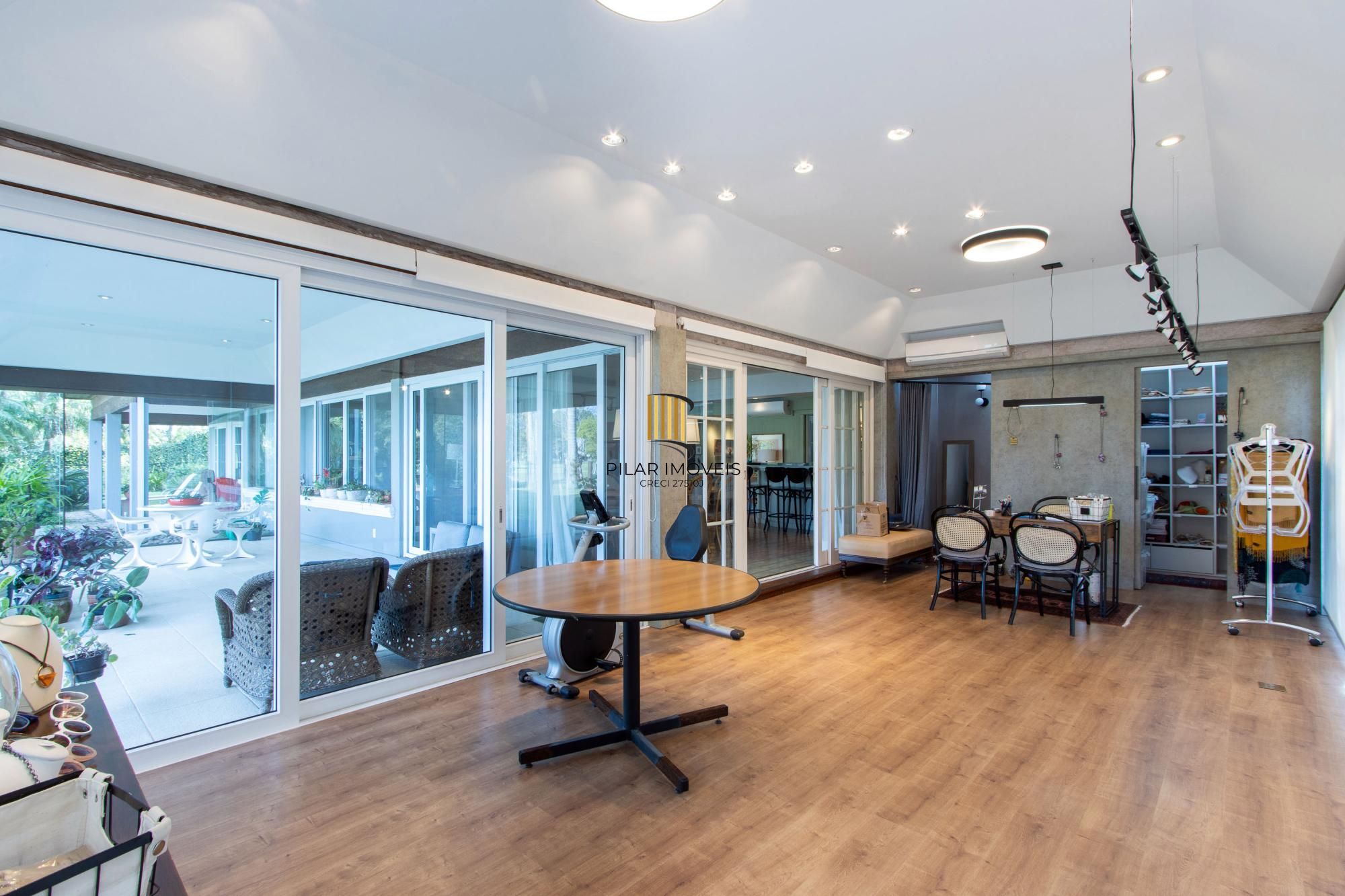 Casa térrea/2.371m2 de terreno no Condomínio Terra Ville, com fundo para o lago.