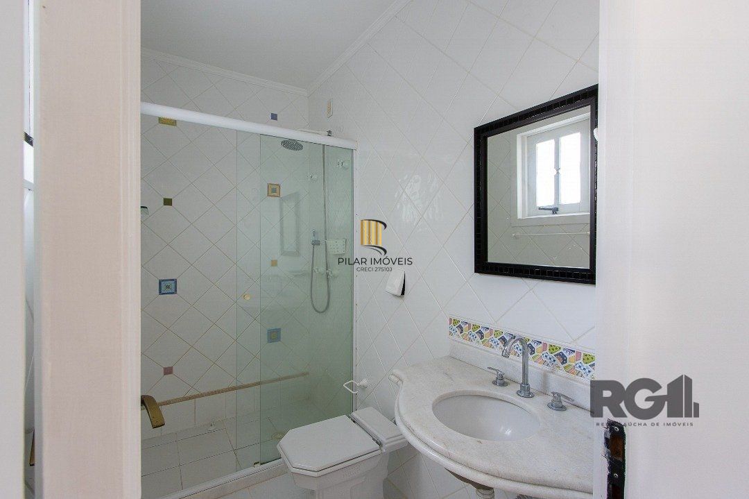 BELO SOBRADO, 3 QUARTOS, 1 SUITE, PISCINA, 320m² PRIVATIVOS - TRISTEZA