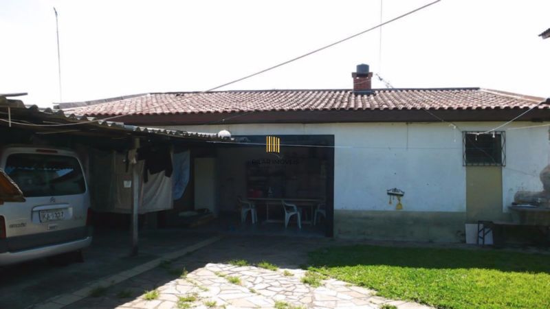 Casa Ampla com 2 pavimentos , grande pátio