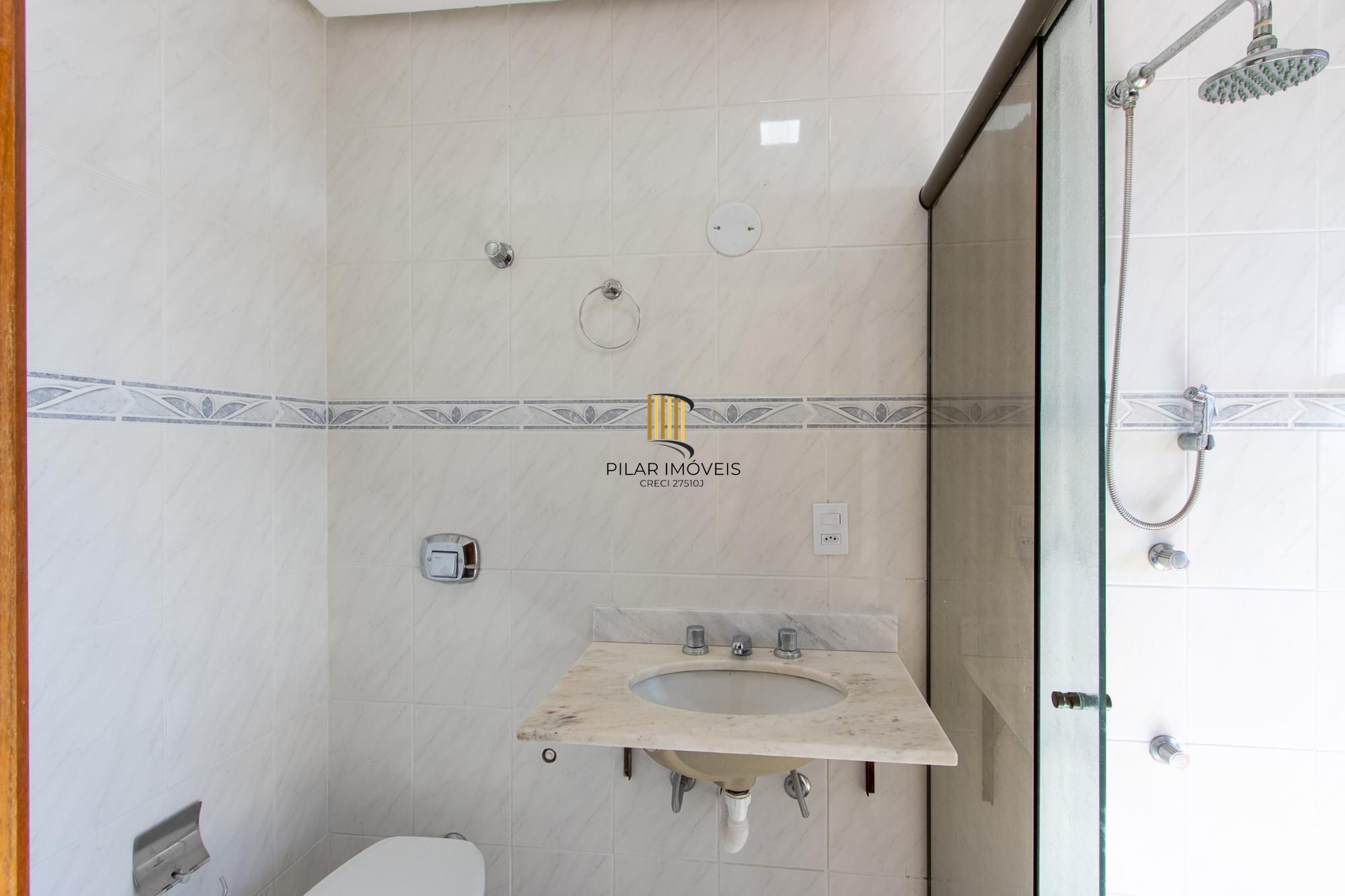 Apartamento de 2 dormitórios, 1 suíte e 2 vagas de garagem no bairro Tristeza.