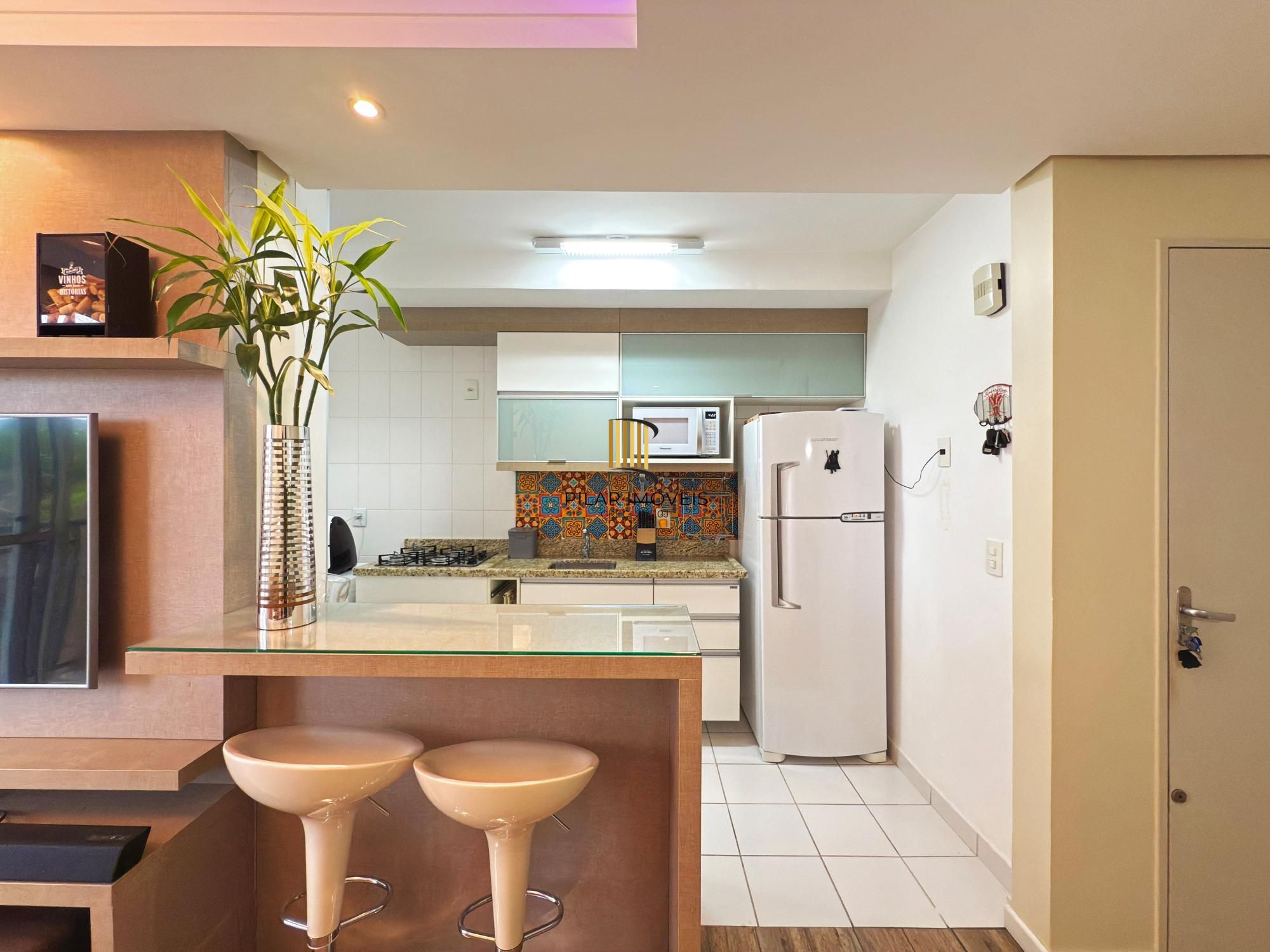 Apartamento de 3 dormitórios, 1 suíte e 2 vagas de garagem cobertas.