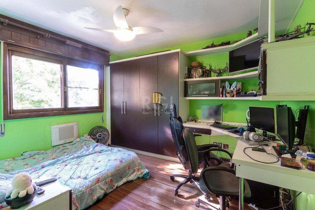 Casa para Venda - 308.25m², 3 dormitórios, sendo 1 suites, 5 vagas - Cristal