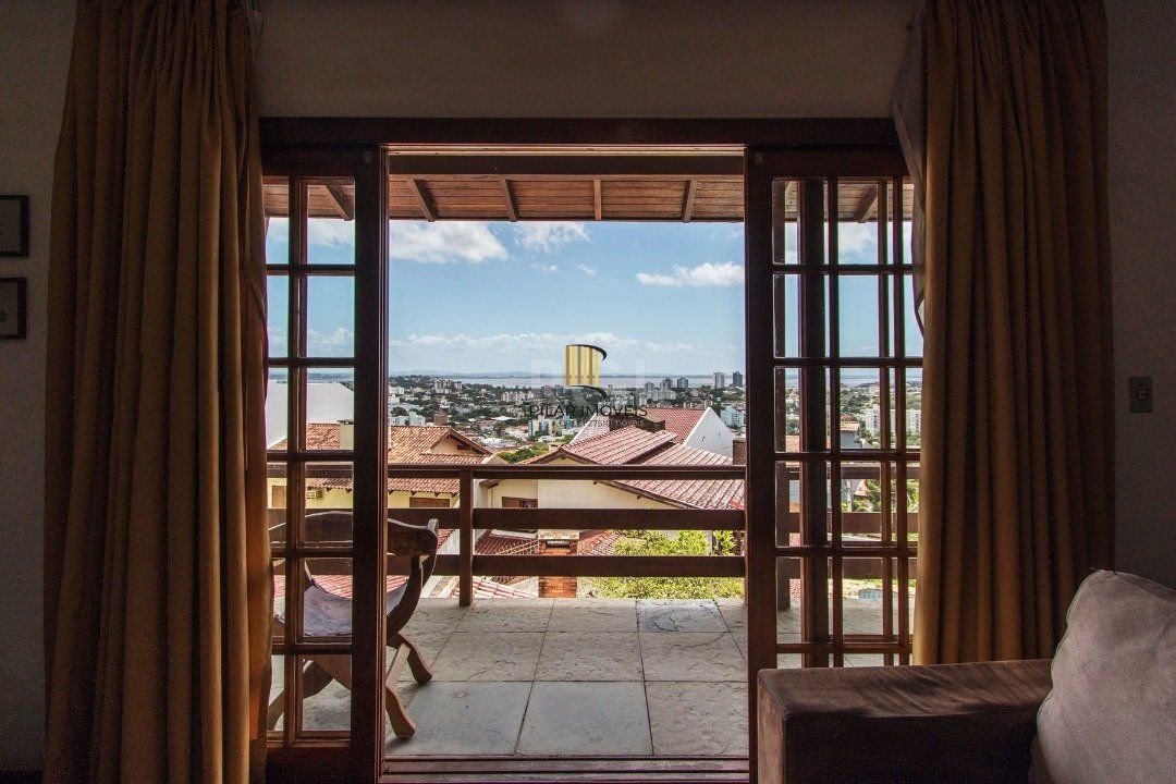 Casa para Venda - 336.21m², 3 dormitórios, sendo 1 suites, 3 vagas - Nonoai