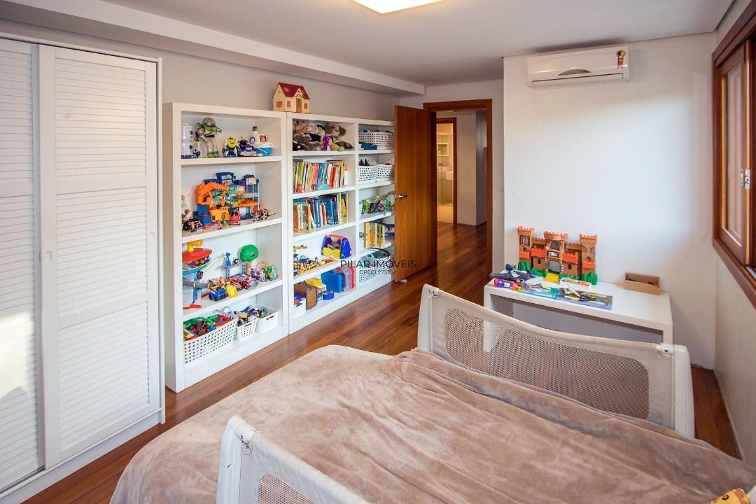 Casa para Venda - 420m², 4 dormitórios, sendo 3 suites, 5 vagas - Tristeza