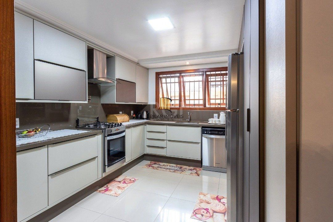Casa para Venda - 293.76m², 3 dormitórios, sendo 1 suites, 6 vagas - Guarujá