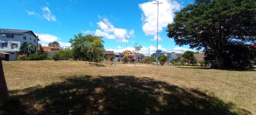Terreno plano, medindo 207,50. 8,30x25,00.