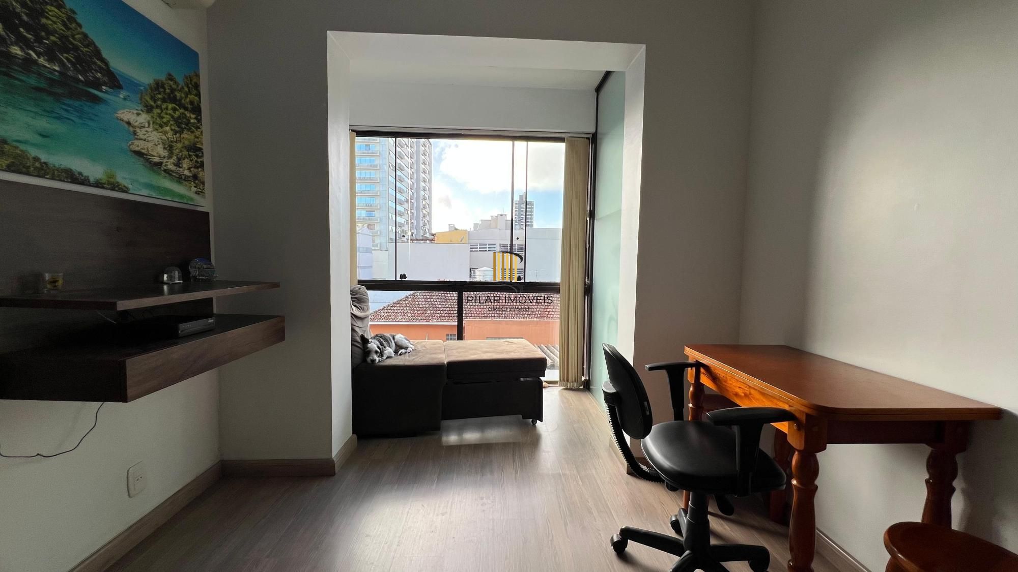 Cobertura no bairro Menino Deus com 01 dormitório sendo suíte