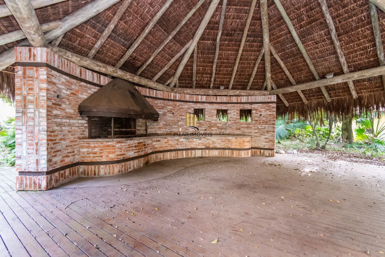 Casa à venda com1981m², 13 dormitórios, 4 suítes, 30 vagas, terreno de 1,2 hectares, no bairro Pedra Redonda em Porto Alegre