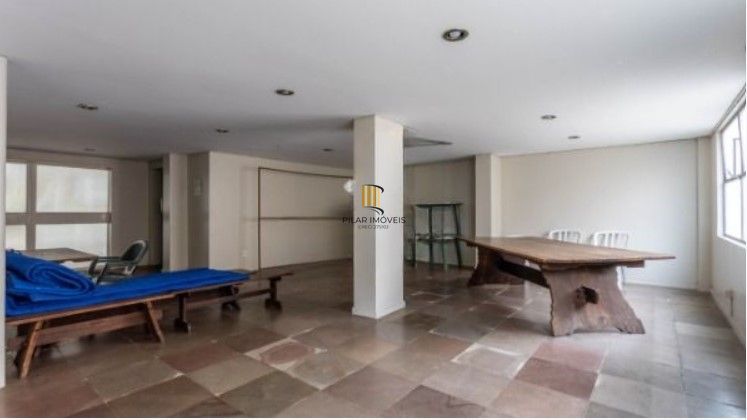 Apartamento amplo e bem localizado no Menino Deus!!