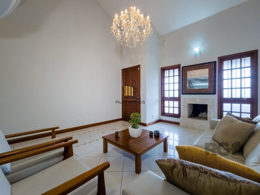 Casa 4 dormitórios no bairro Glória