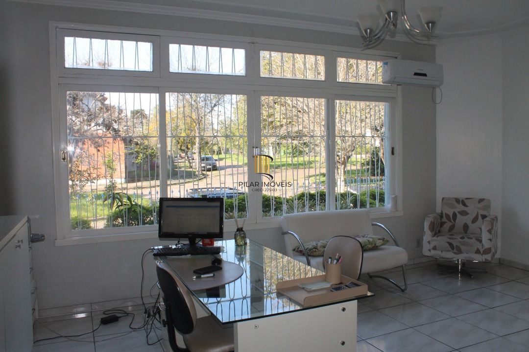 Casa para Venda - 221m², 3 dormitórios, sendo 1 suites, 4 vagas - Tristeza