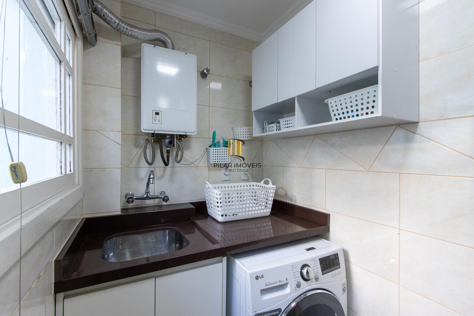 Oportunidade - Casa  Confortável de 3 Dormitórios na Zona Sul de Porto Alegre.