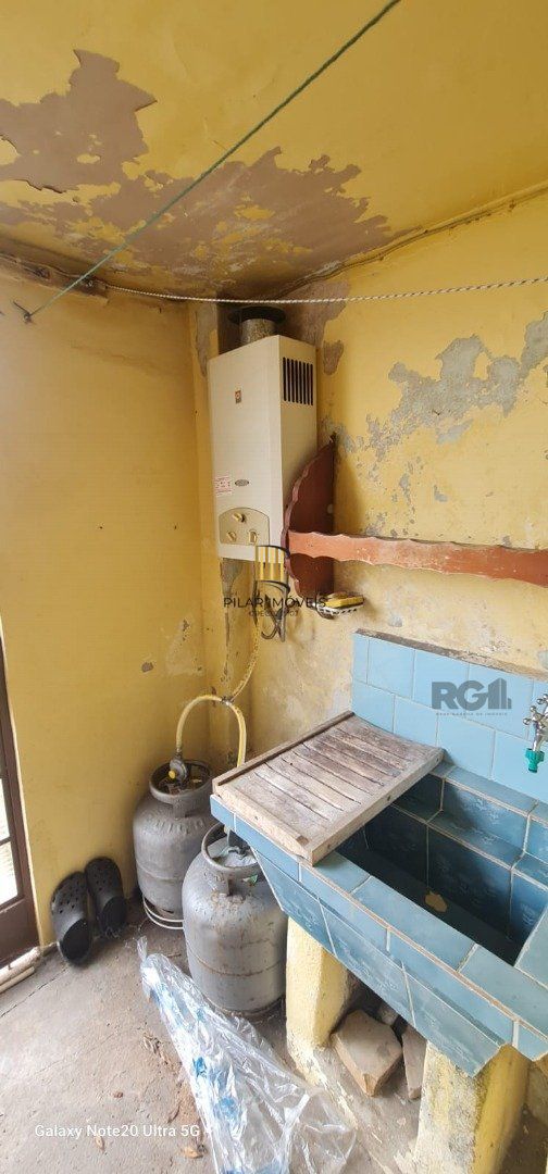 Casa com 2 dormitórios e 2 banheiros, área privativa de 100m²