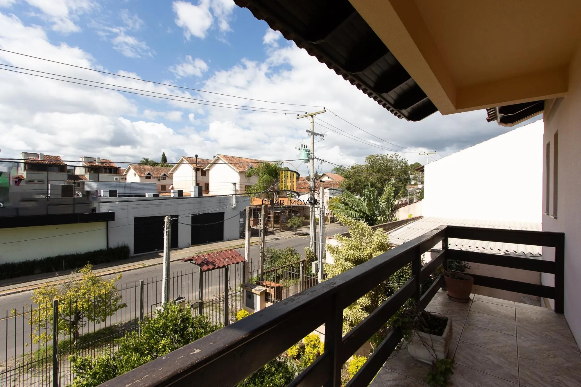 Casa Residencial ou Comercial, com 3 quartos (1 suite), 229m² privativos - Bairro Tristeza