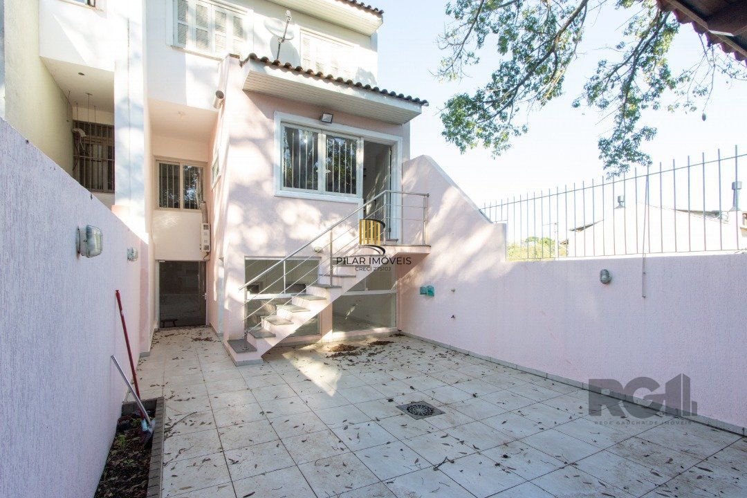Casa 3 dormitórios no bairro Espírito Santo