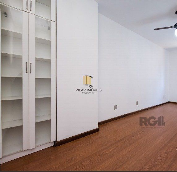 Casa de 3 dormitórios com 2 vagas de garagem no bairro Jardim Isabel