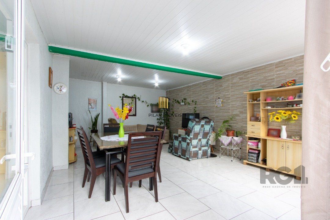 Casa 2 Dormitório(s) Bairro Cavalhada