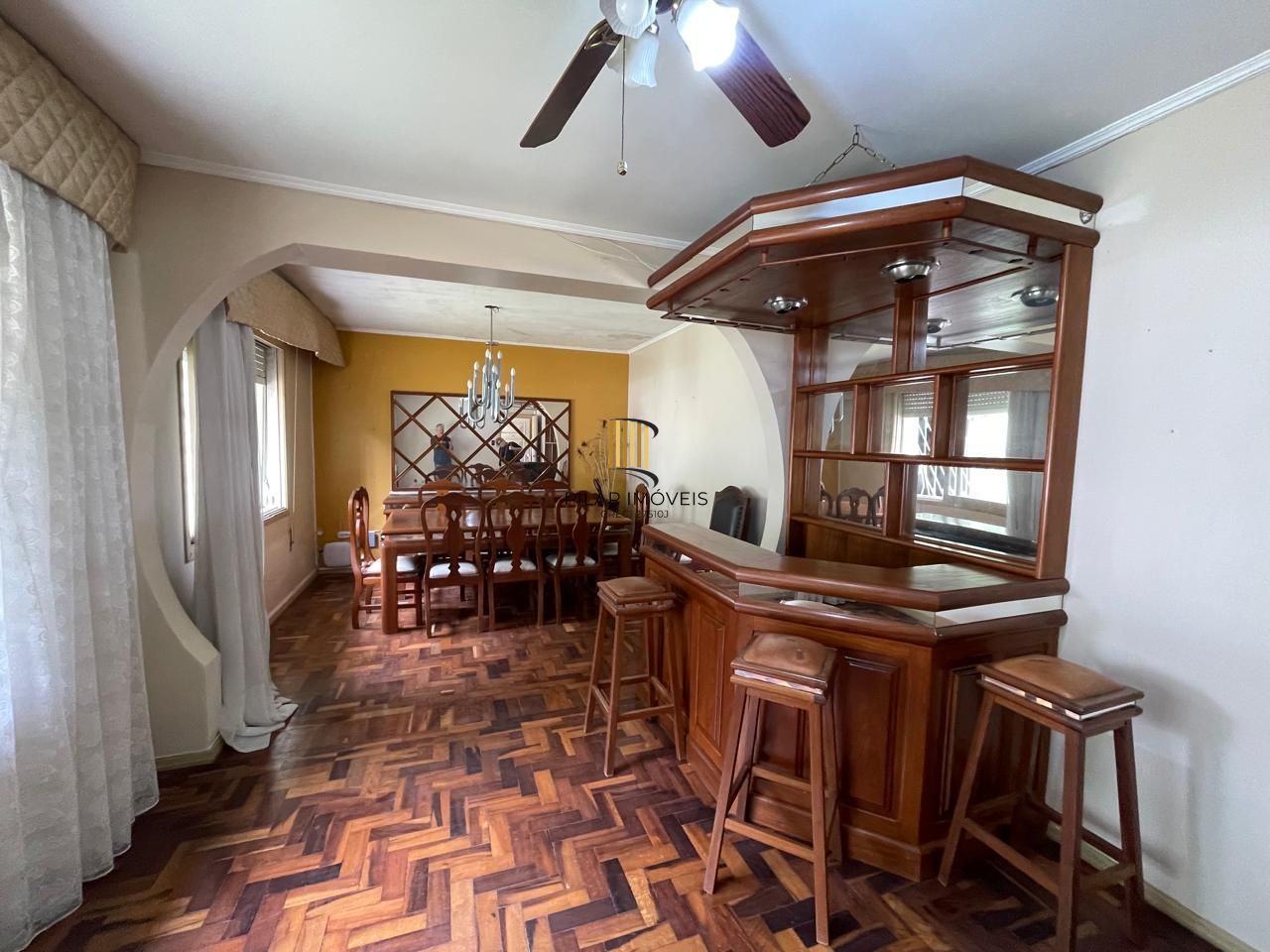 Casa 03 dormitórios,  287m² privativos Bairro Santa Tereza!