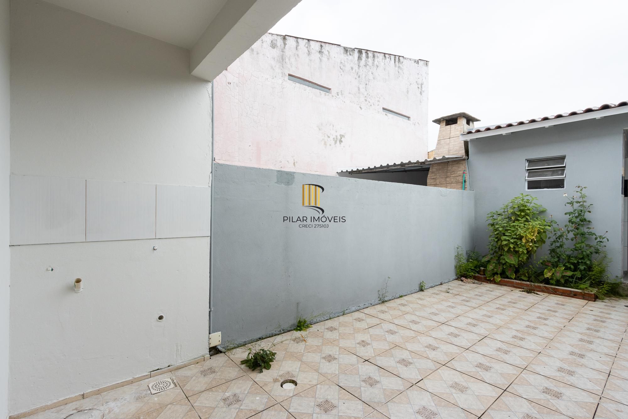 Casa (sobrado), 2 dormitórios, pátio - Bairro Hípica