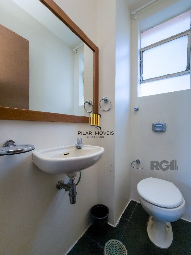 Apartamento, 3 quartos, 1 suite, dependência de empregada, elevador - Centro Histórico - Porto Alegre
