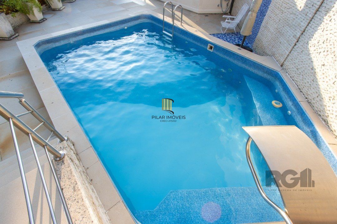 Casa com 5 suites com area privativa 714,00