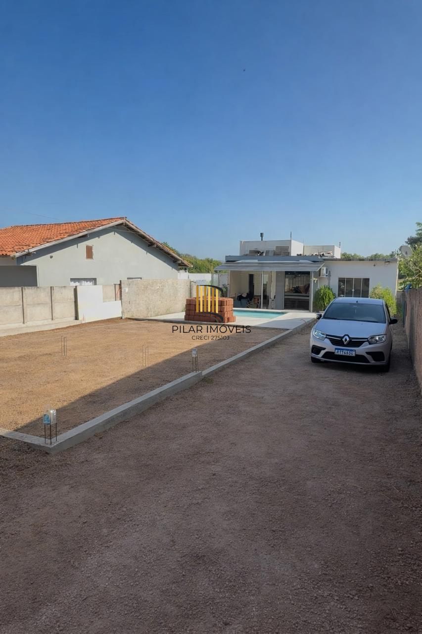 Casa 2 dormitórios no bairro Hípica