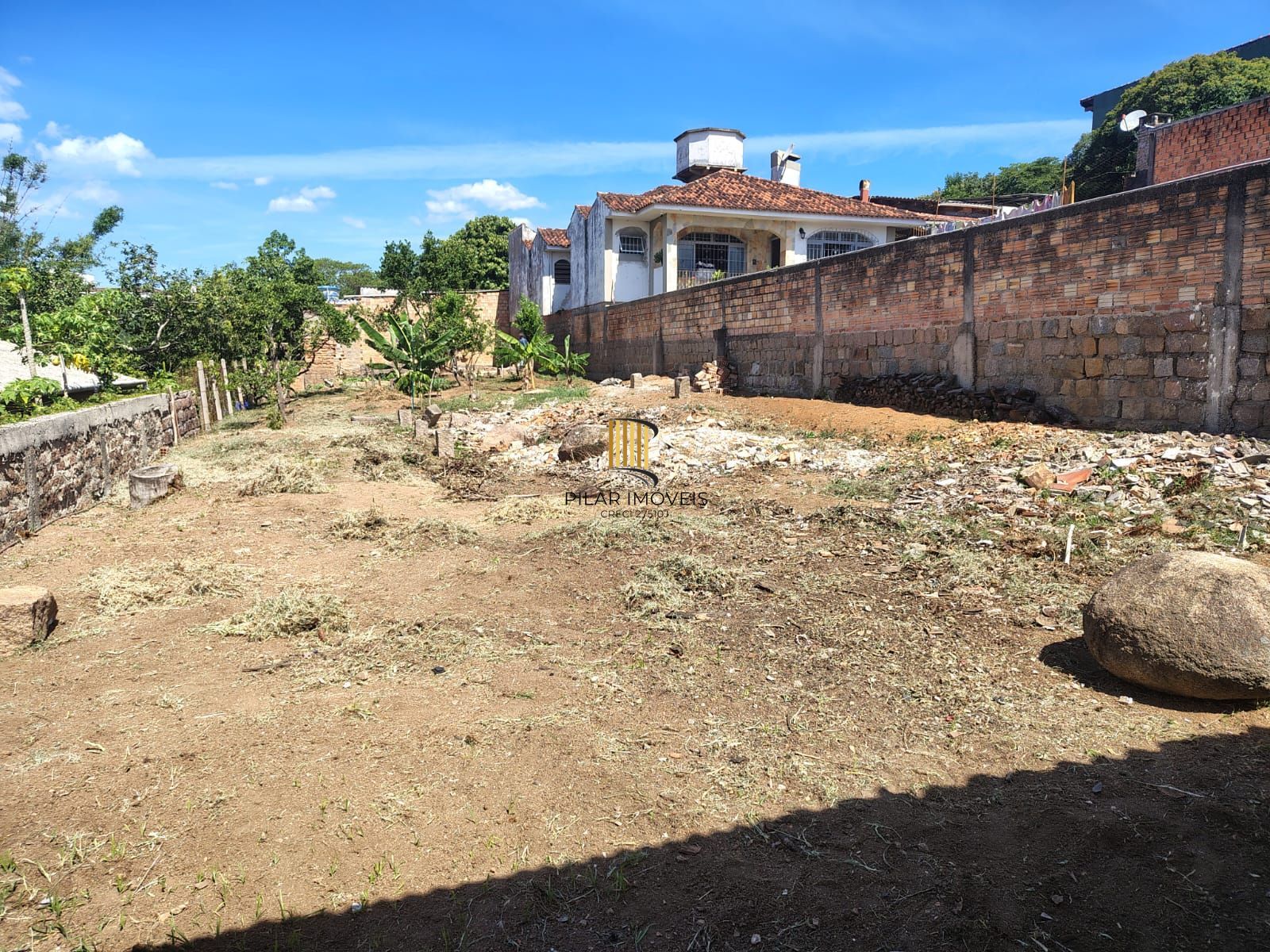 Casa térrea no bairro Vila Nova.