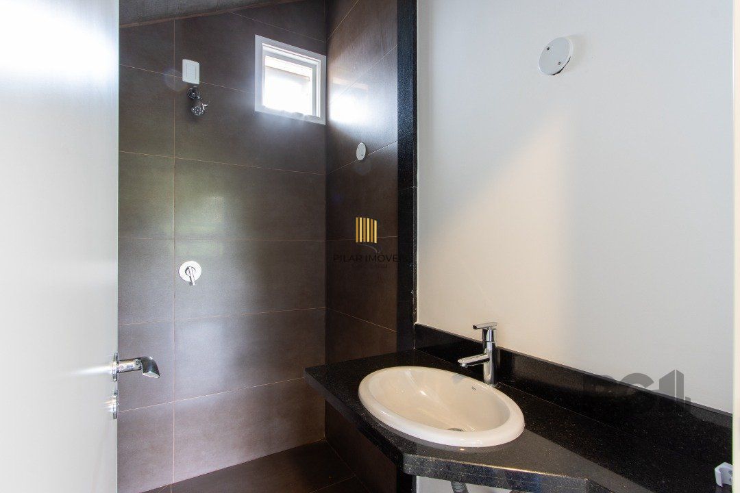 Casa mobiliada no Condomínio Las Rocas com 3 suítes,